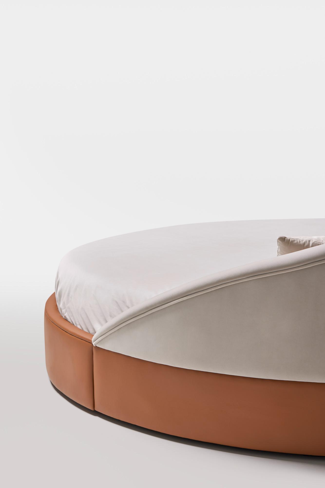 Arco Round Bed