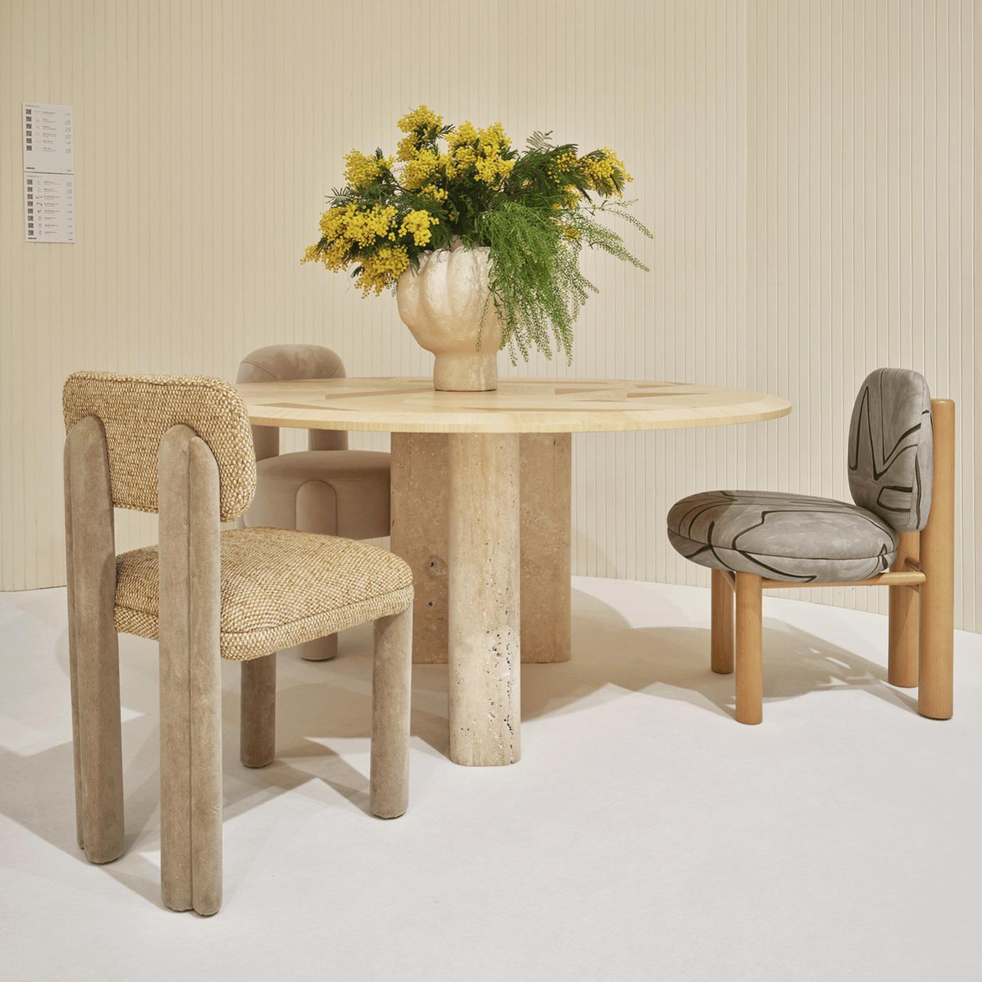 L'Anamour Round Table