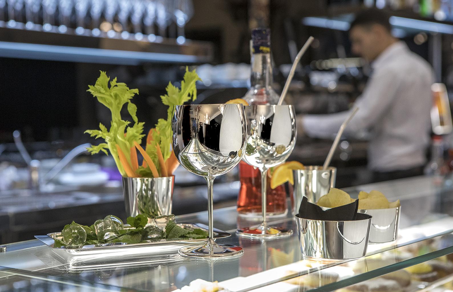 Silver-Plated Jug | Configuration: Plastic Ice Tube - 2