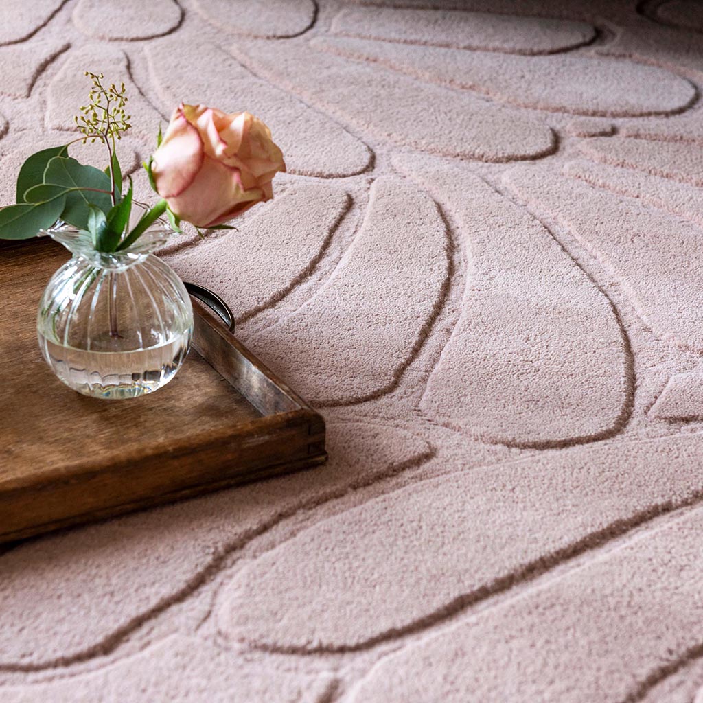 Petal Design Chalk Pink Rug | Size: 200 x 280 cm