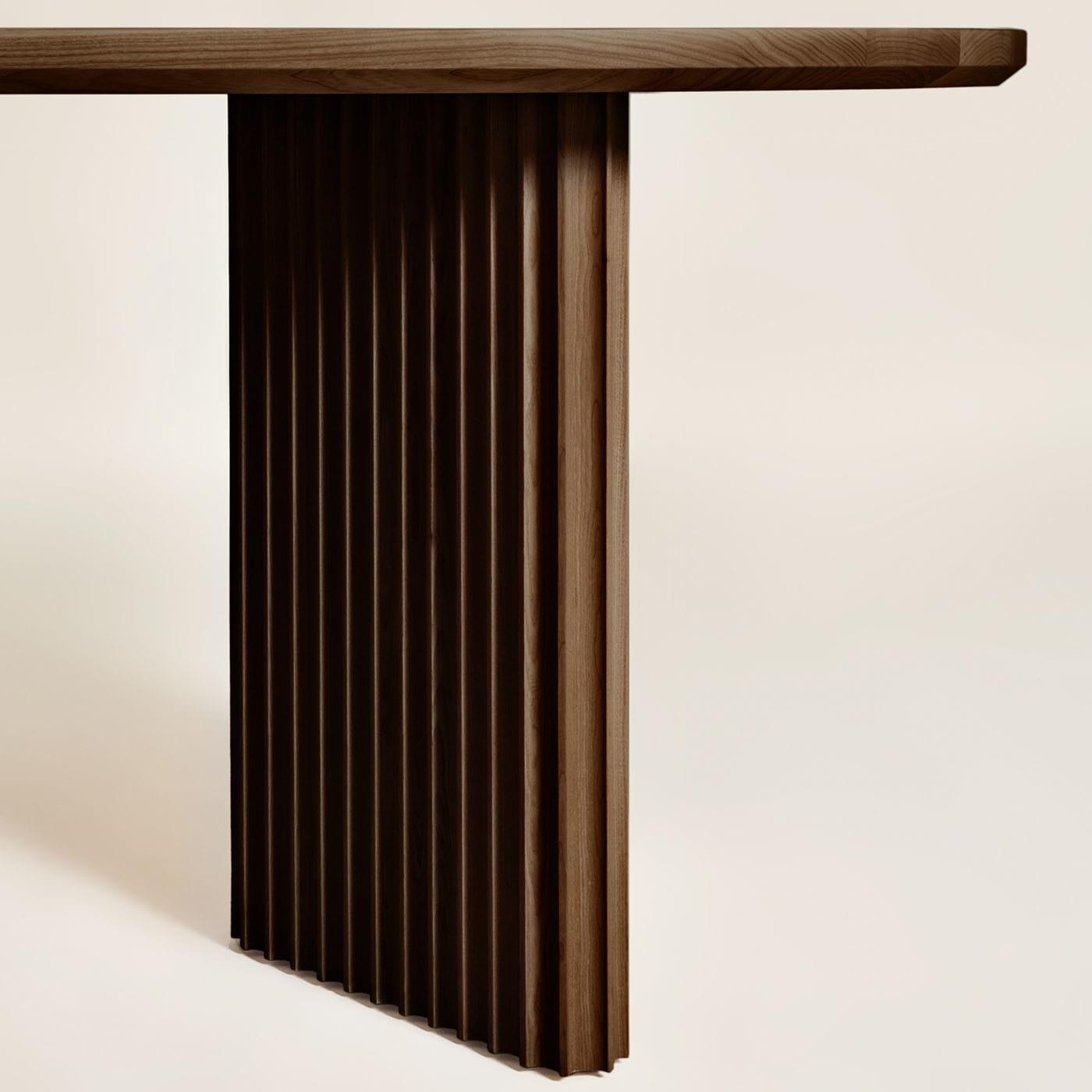 Basalto Brown Elegant Table
