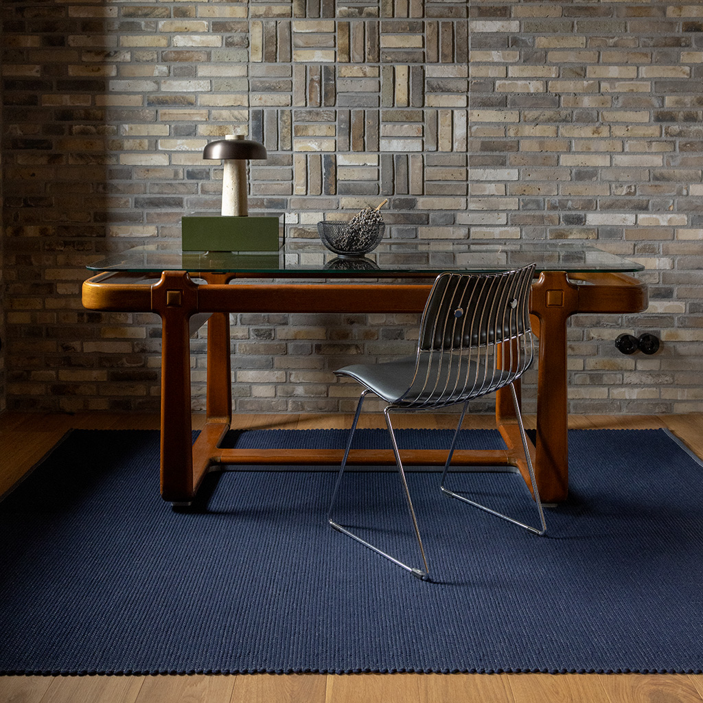 Matrix Black Rug | Size: 200 x 300 cm