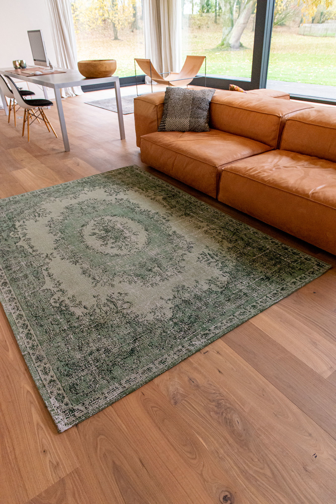 Antique Medallin Green Rug | Size: 230 x 330 cm