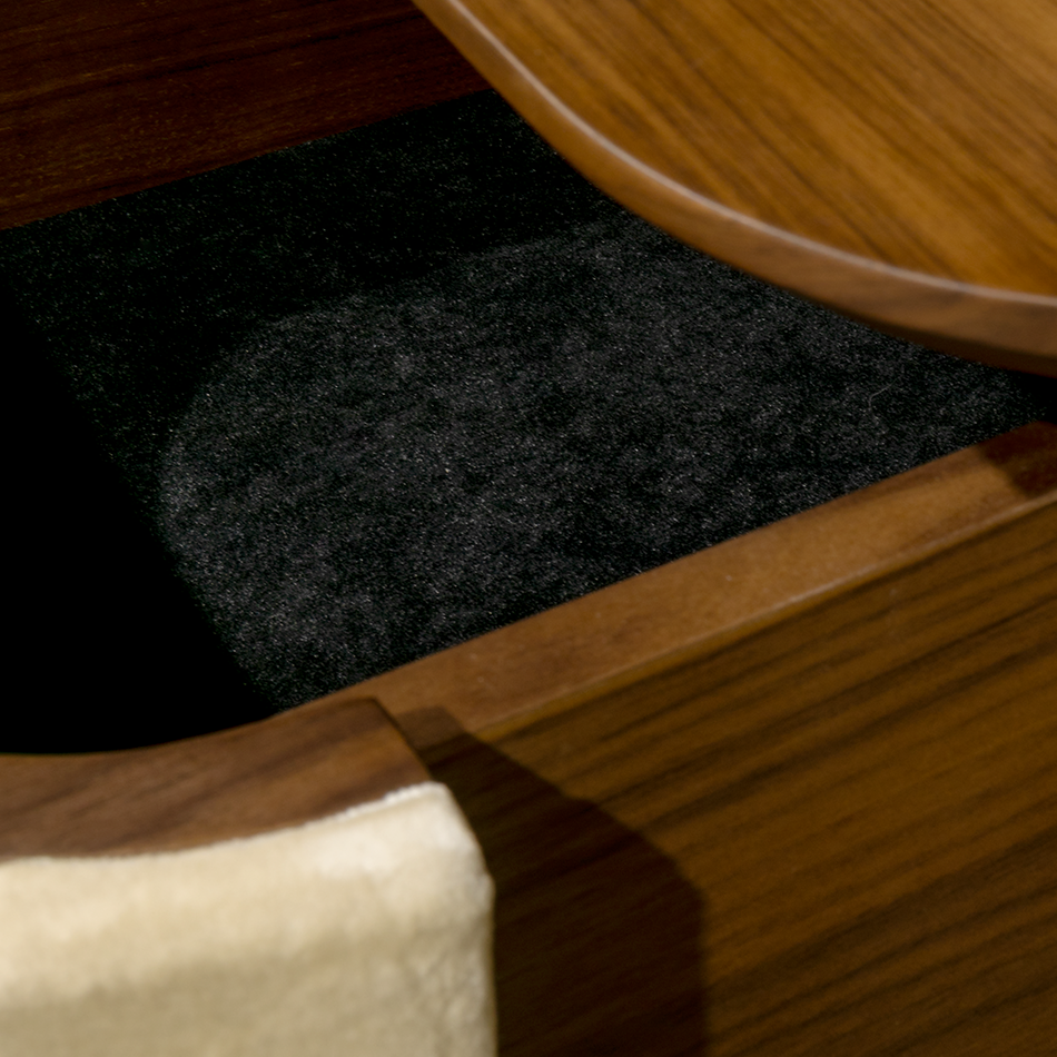 Elton Desk