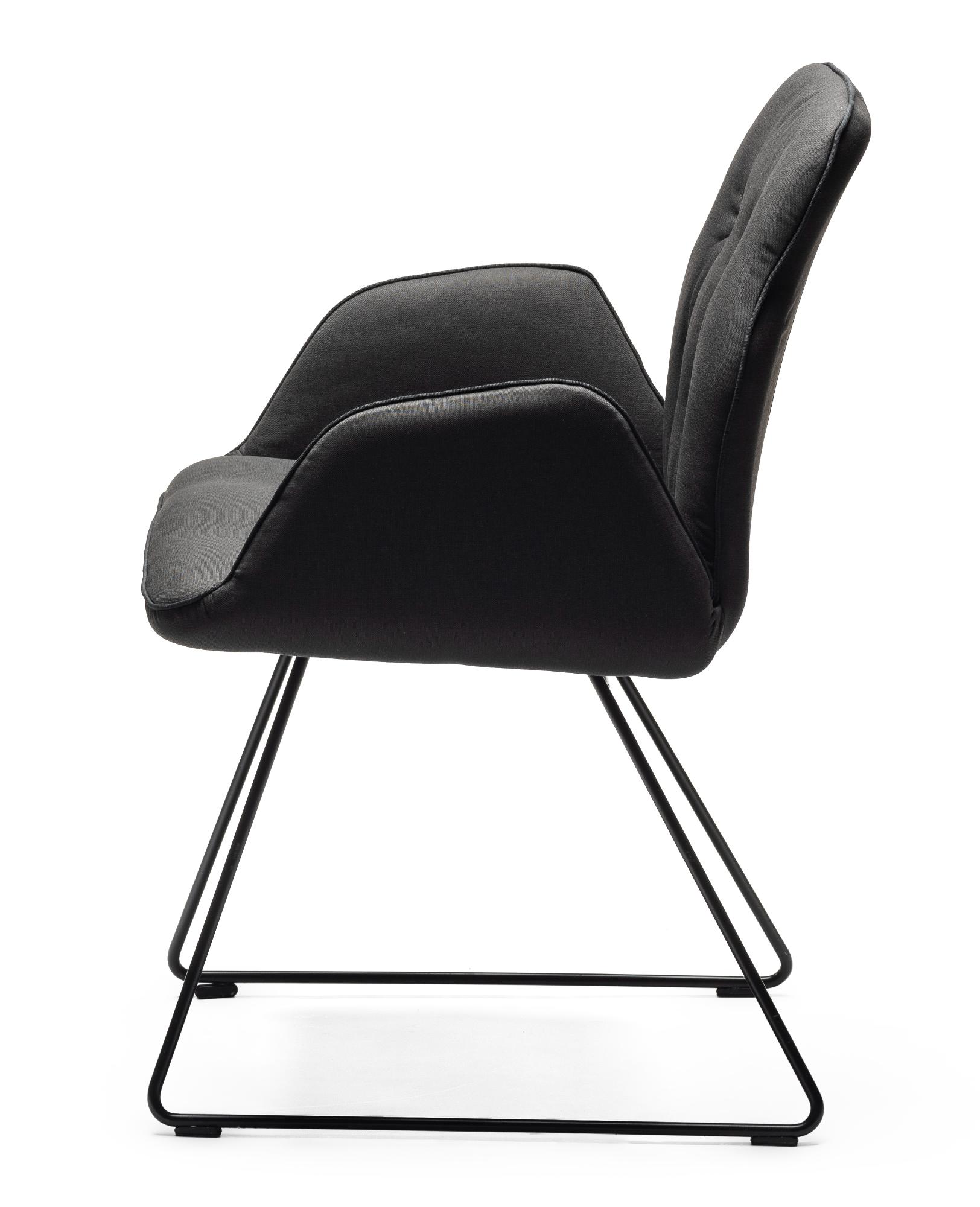 Betibù Black Chair with Armrests