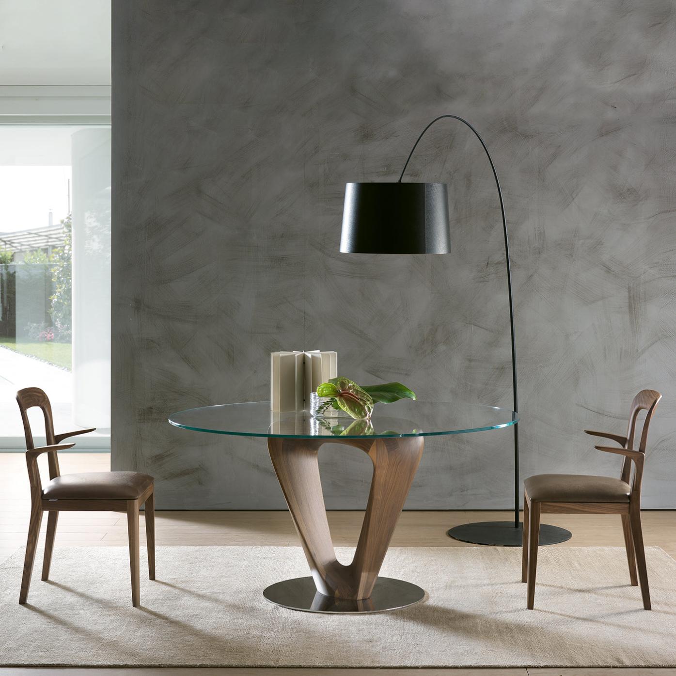 Mobius Round Table