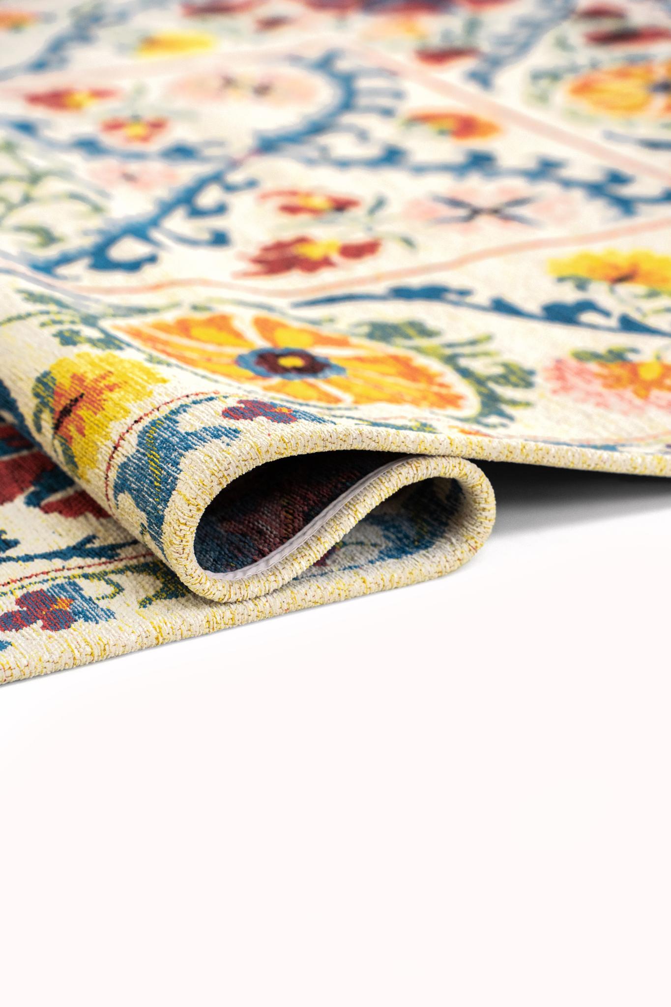 Classic Suzani Pattern Rug | Size: 200 x 280 cm