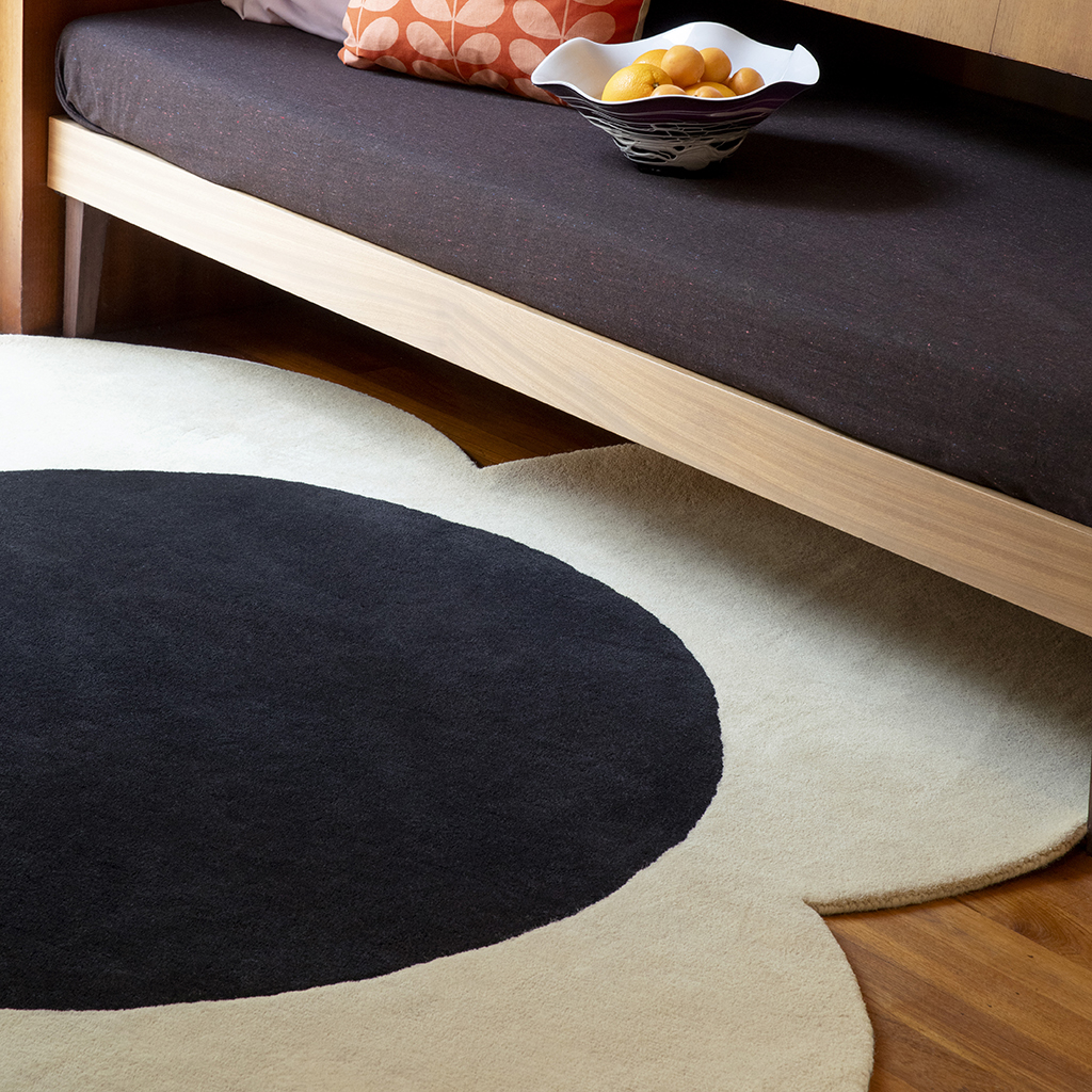 Flower Black / Ivory Designer Wool Rug | Size: Ø 200 cm