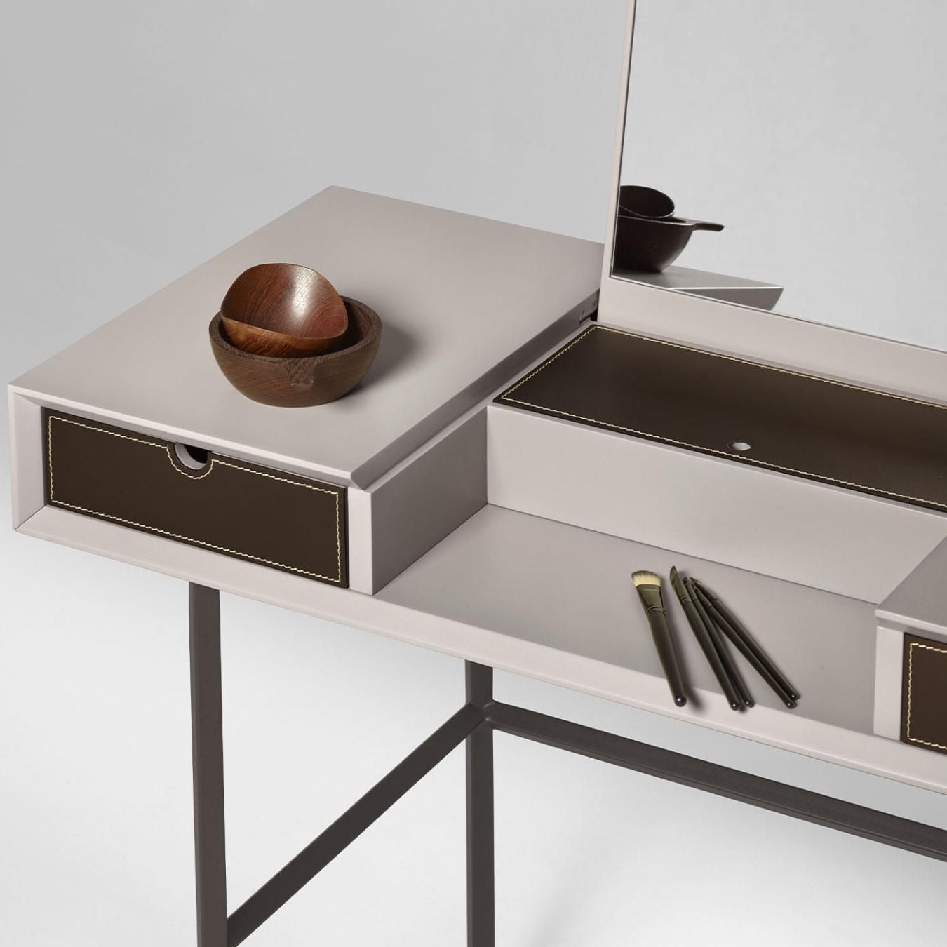 Chapeau Vanity