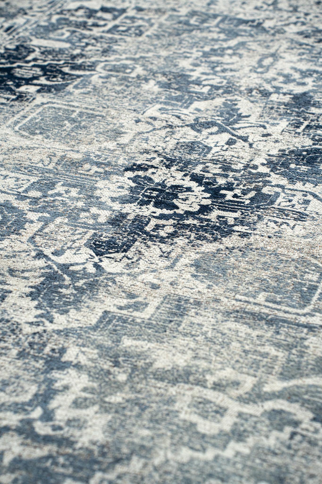 Deep Blue Distressed Pattern Rug | Size: 140 x 200 cm