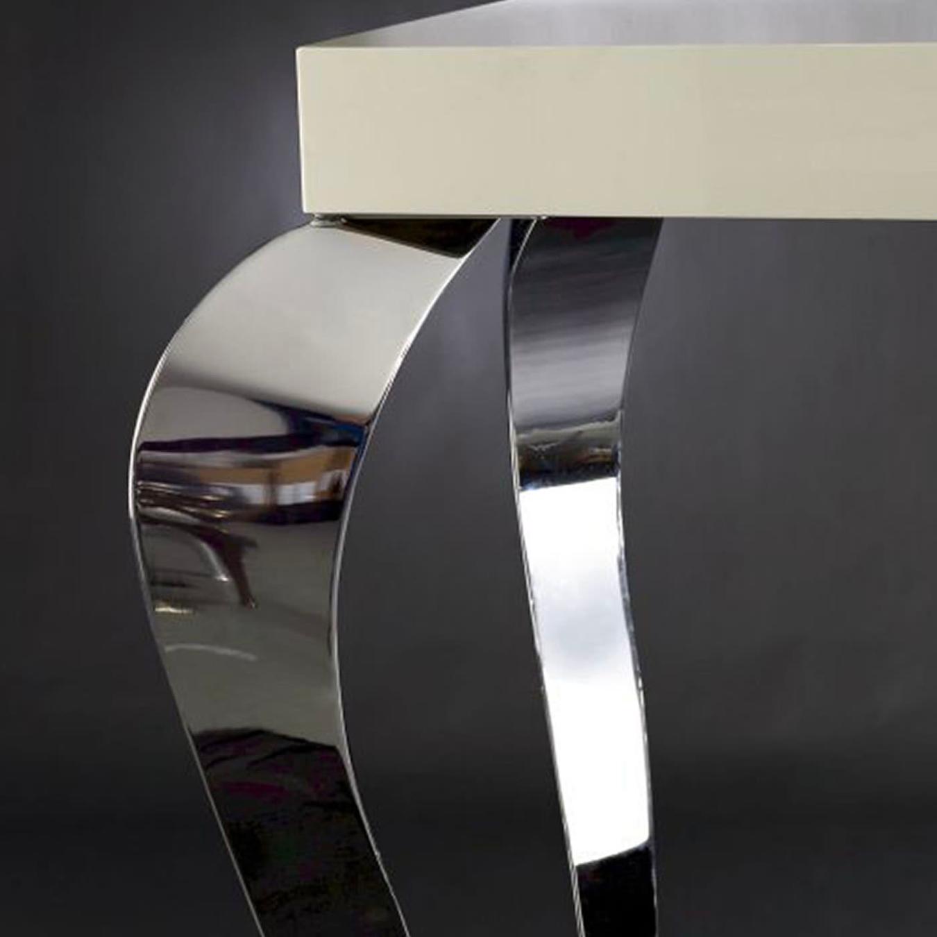 Luigi Classic Dining Table