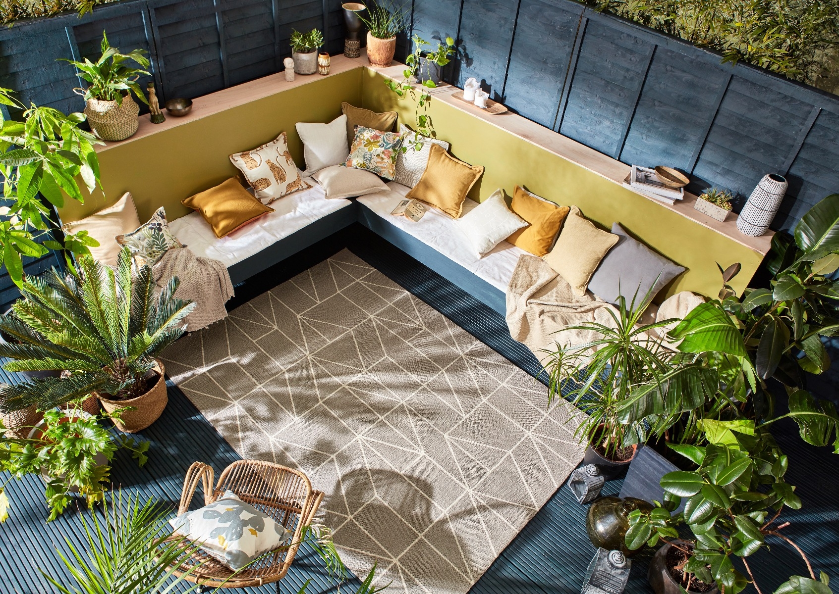 Steel Geometric Outdoor Hand-Woven Rug