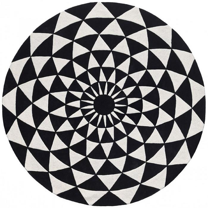 Black & White Round Premium Rug