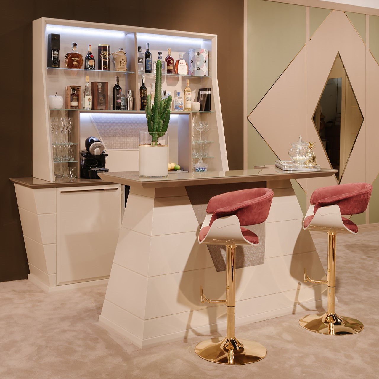 Hemingway Heritage Home Bar with Counter