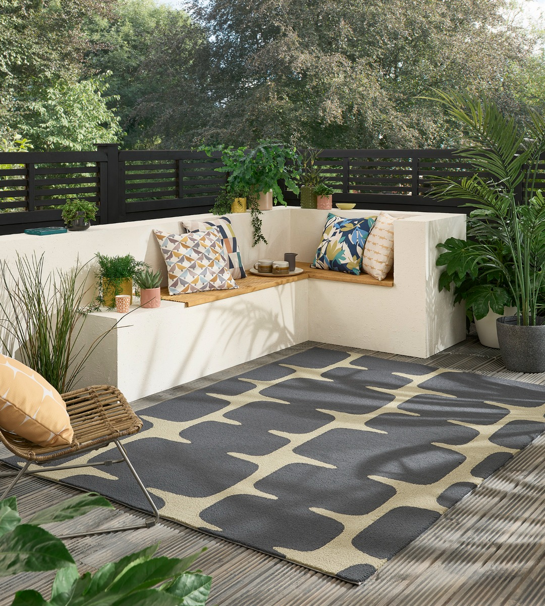 Lohko Outdoor Hand-Woven Rug