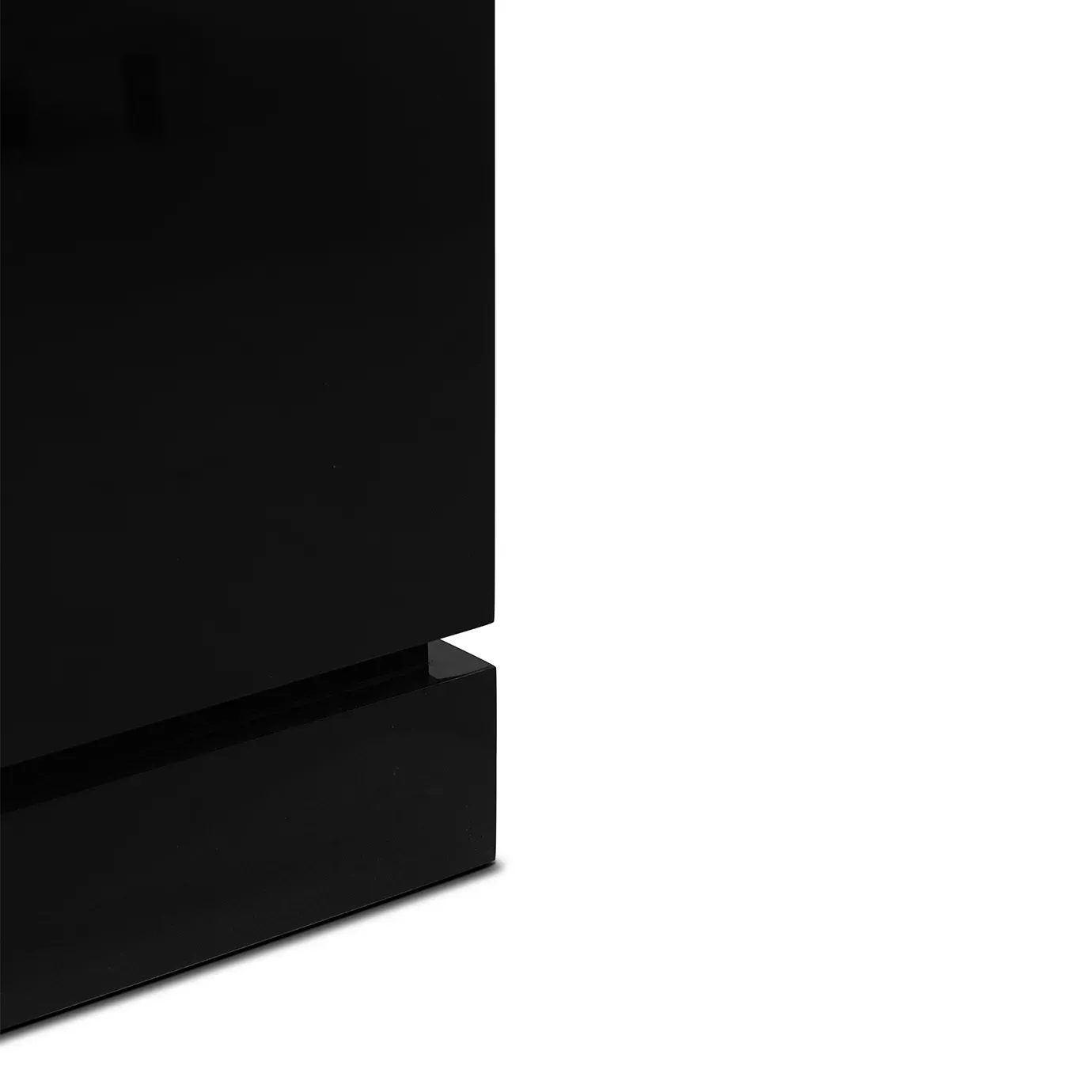Liora Cabinet