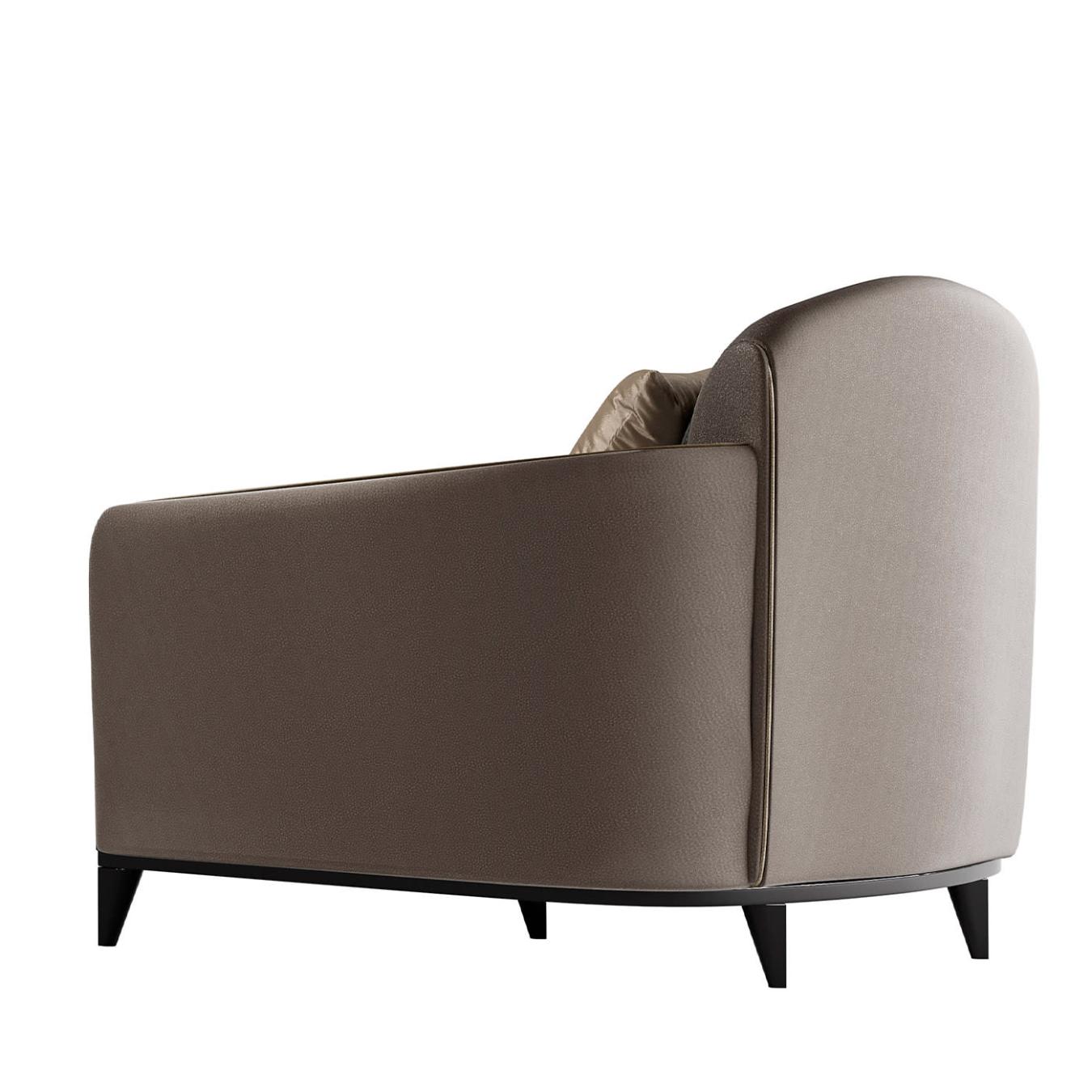 Luxury Grey Armchair | Configuration: With Cushions