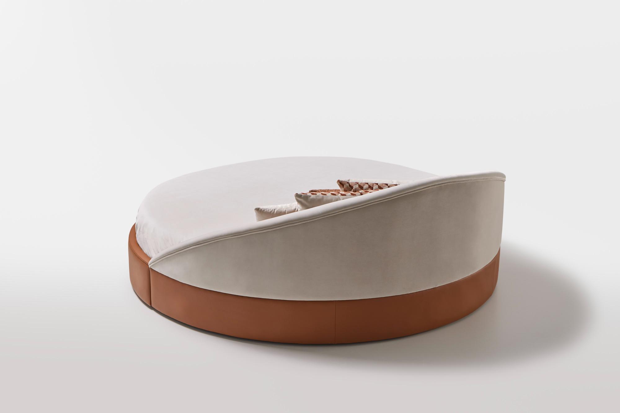 Arco Round Bed