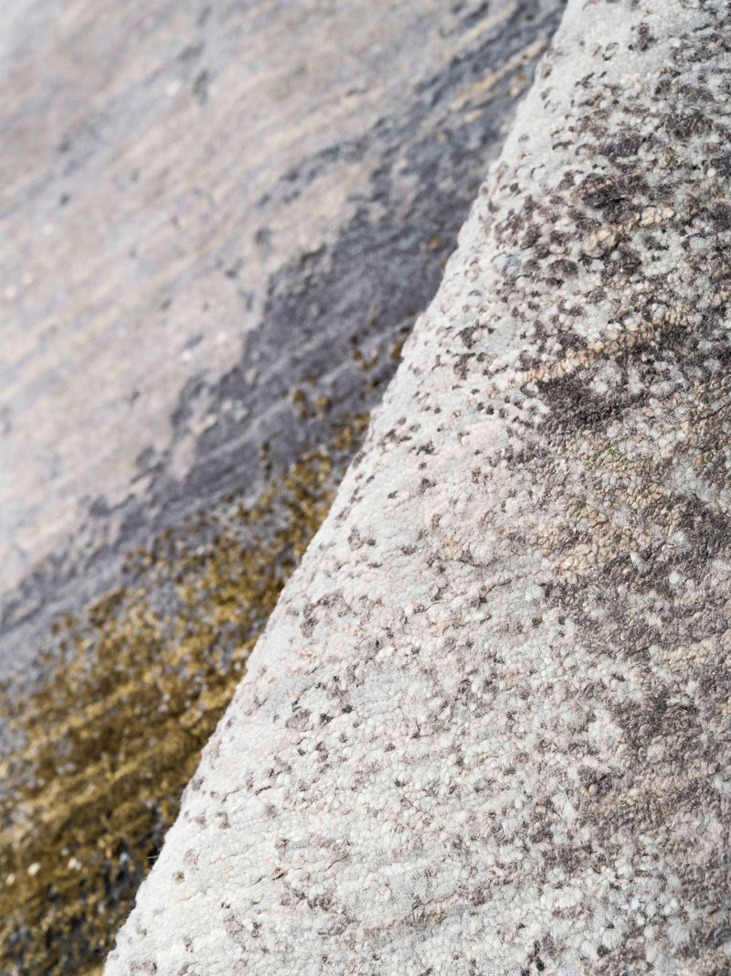 Green Rust Hand-Woven Exquisite Rug