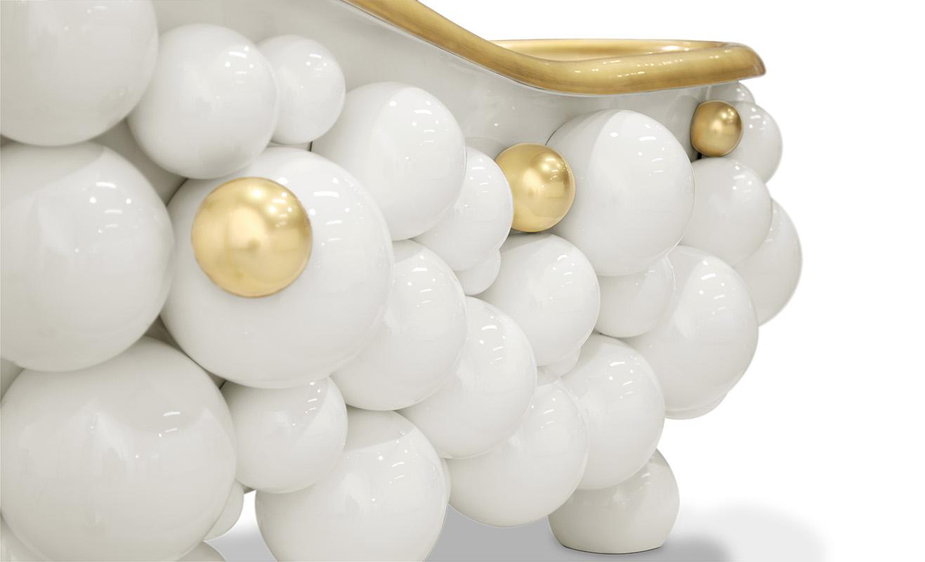 Gravity Bathtub