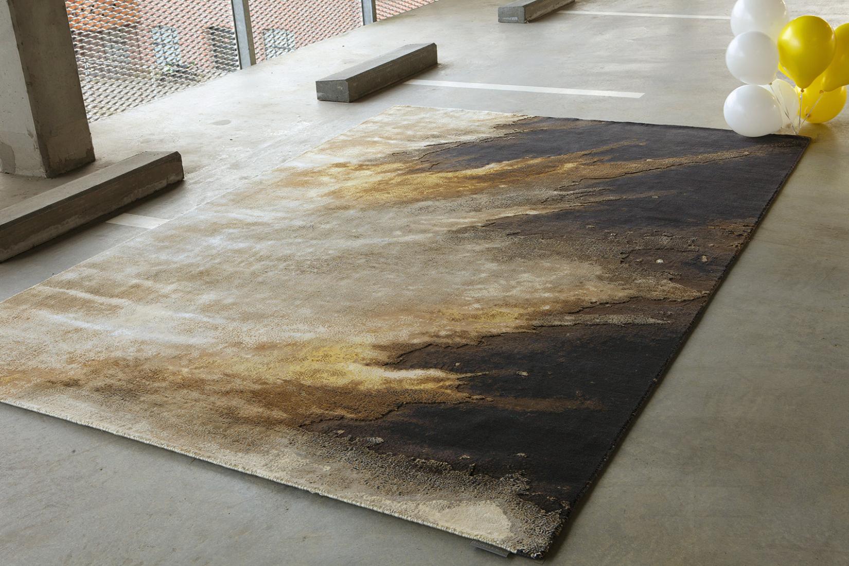 Fire Tone Blazing Design Rug | Size: 300 x 400 cm