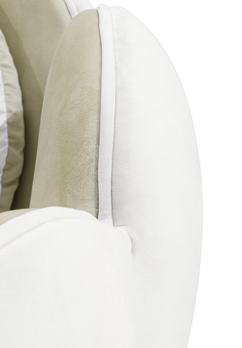 Lotus Serenity Plush Relaxation Chair