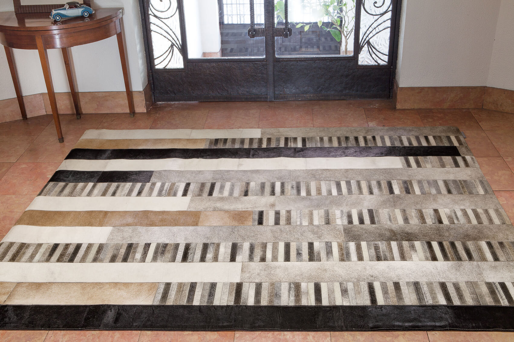 Moulton Cowhide Rug | Size: 200 x 300 cm