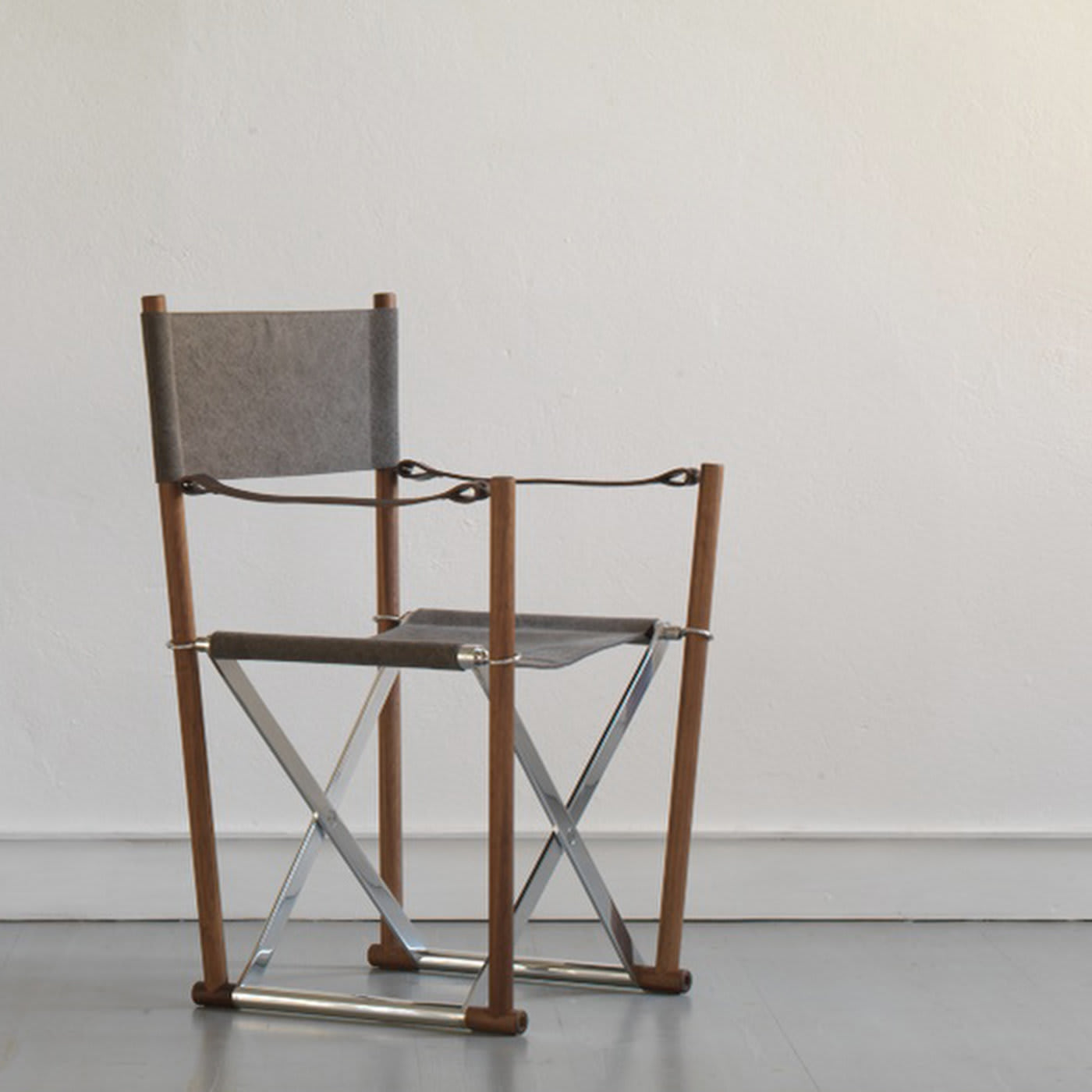 Regista Cotton Luxe Chair | Base: Iroko Wood