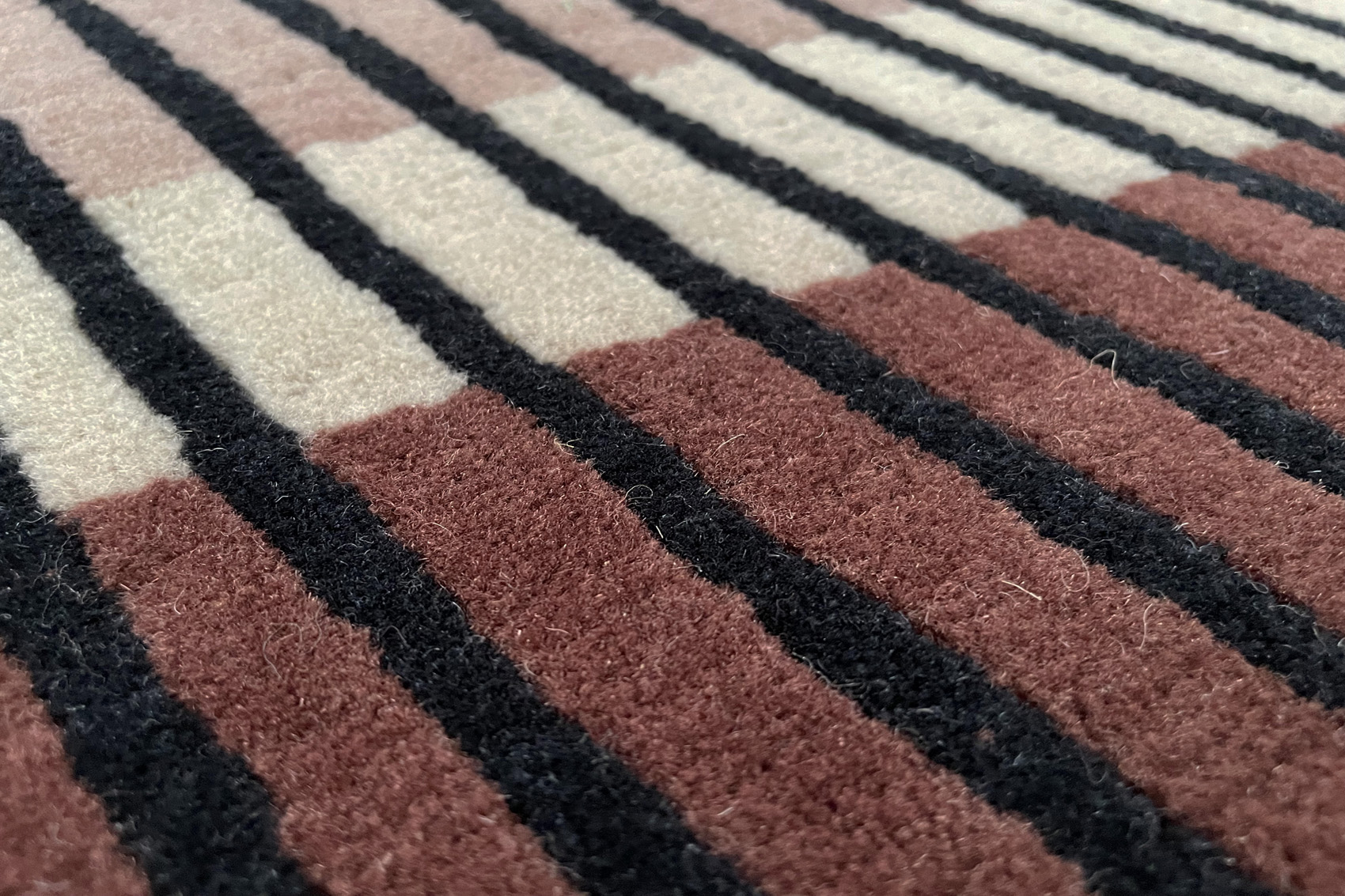 Wool Handwoven Luxury Rug | Size: 170 x 240 cm