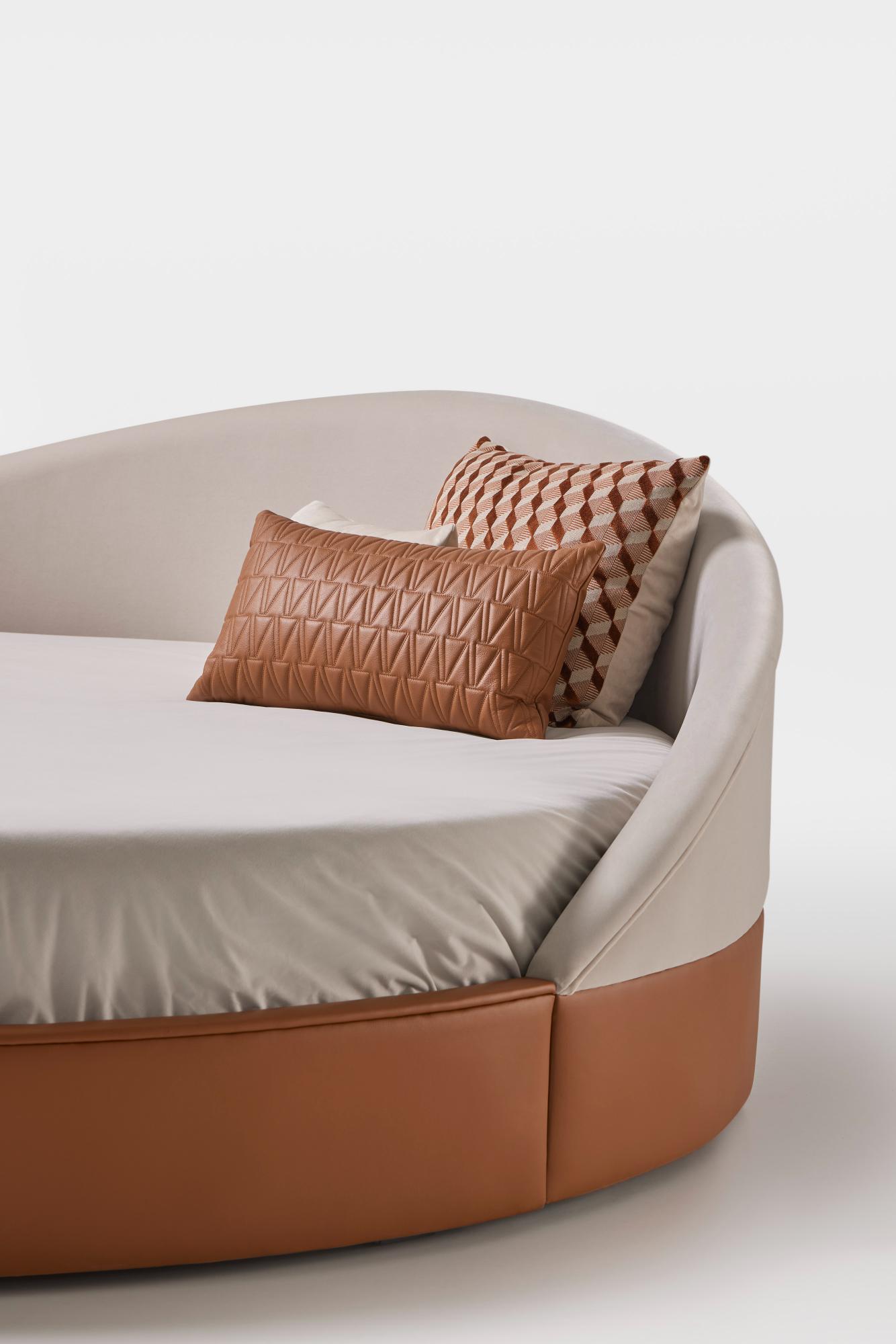 Arco Round Bed