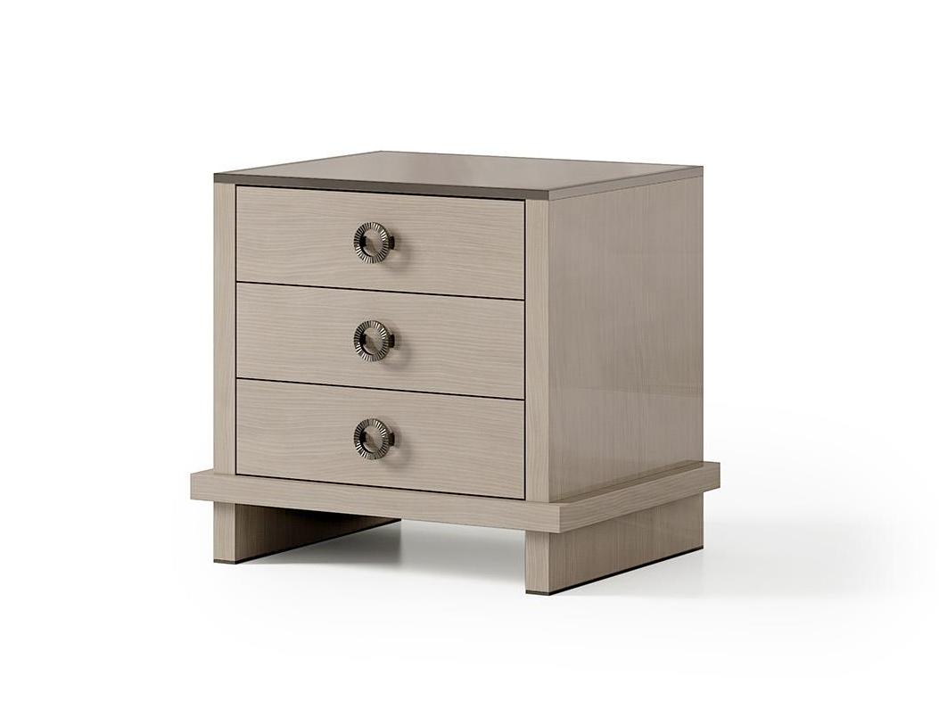 Compact Three-Drawer Nightstand 60 cm