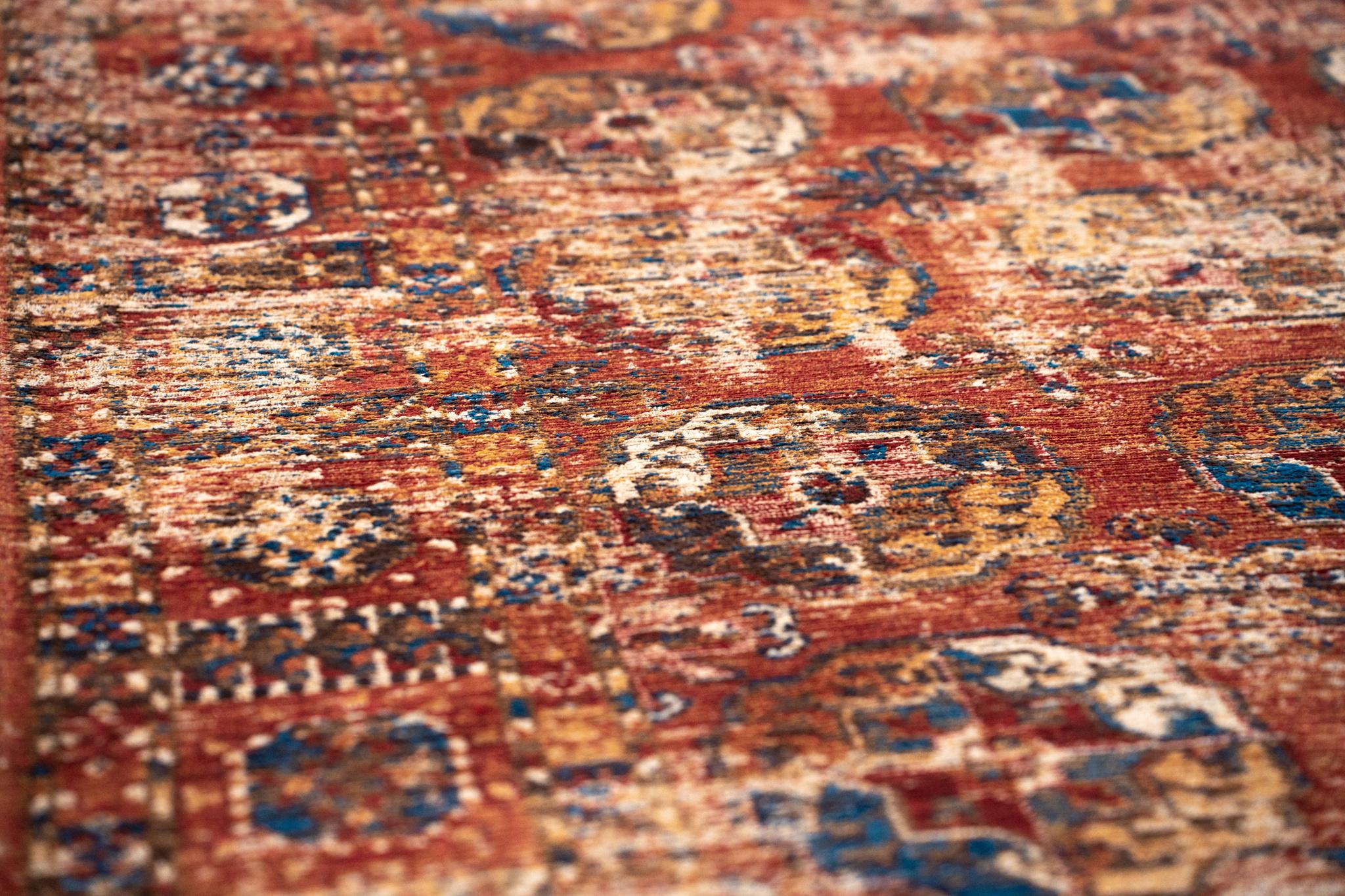 Distressed Rust & Blue Medallion Rug | Size: 280 x 390 cm