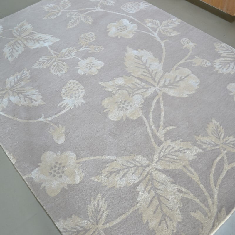 Wild Strawberry Beige Hand-Woven Rug | Size: 250 x 350 cm