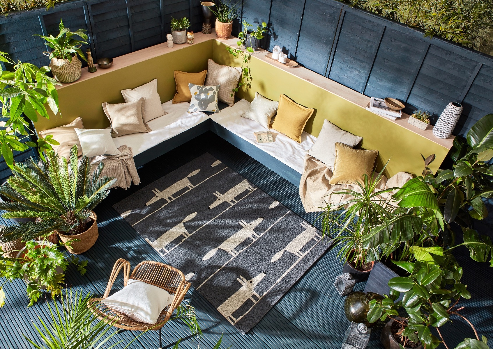 Fox Charcoal Outdoor Hand-Woven Rug