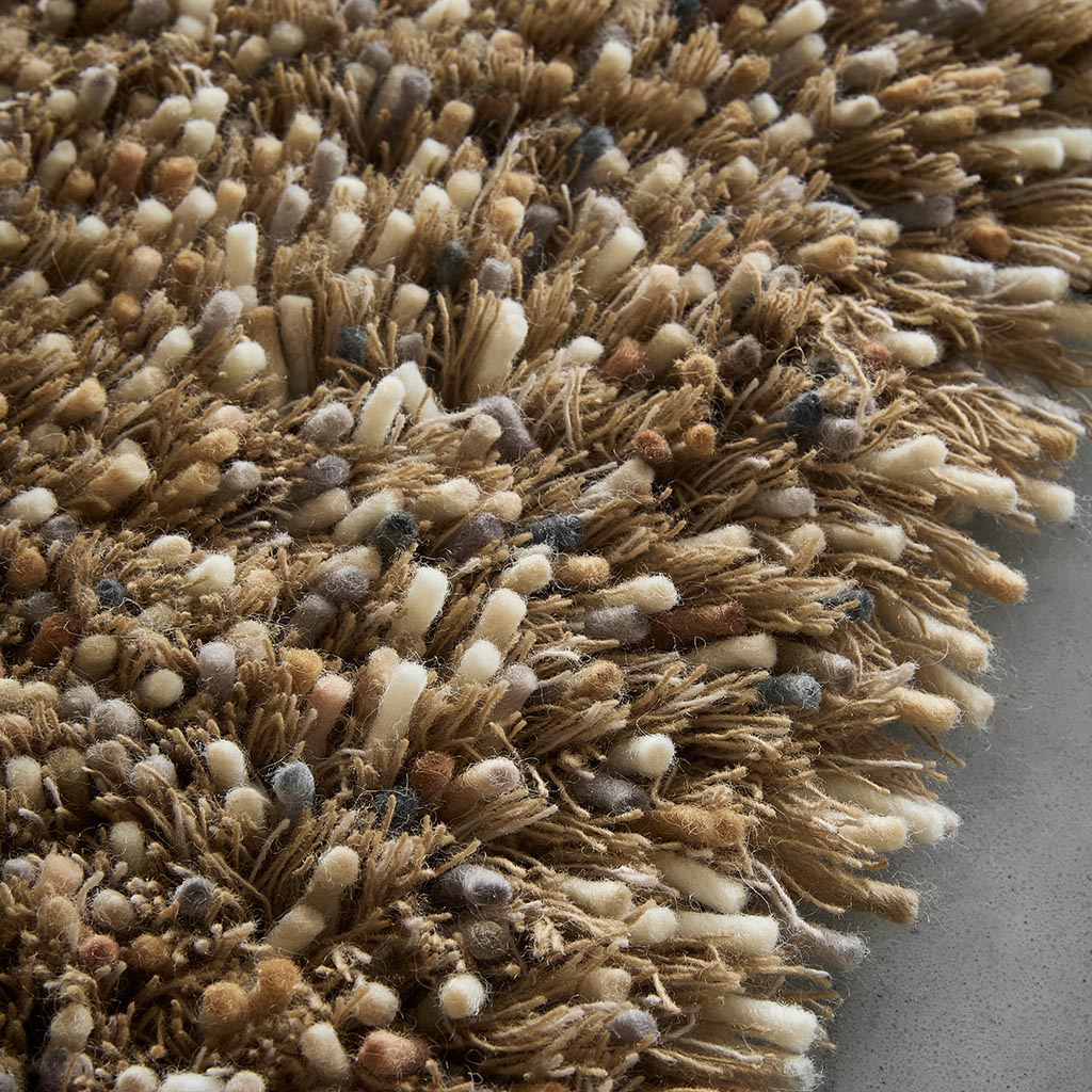 Beige Shaggy Rug | Size: 140 × 200 cm