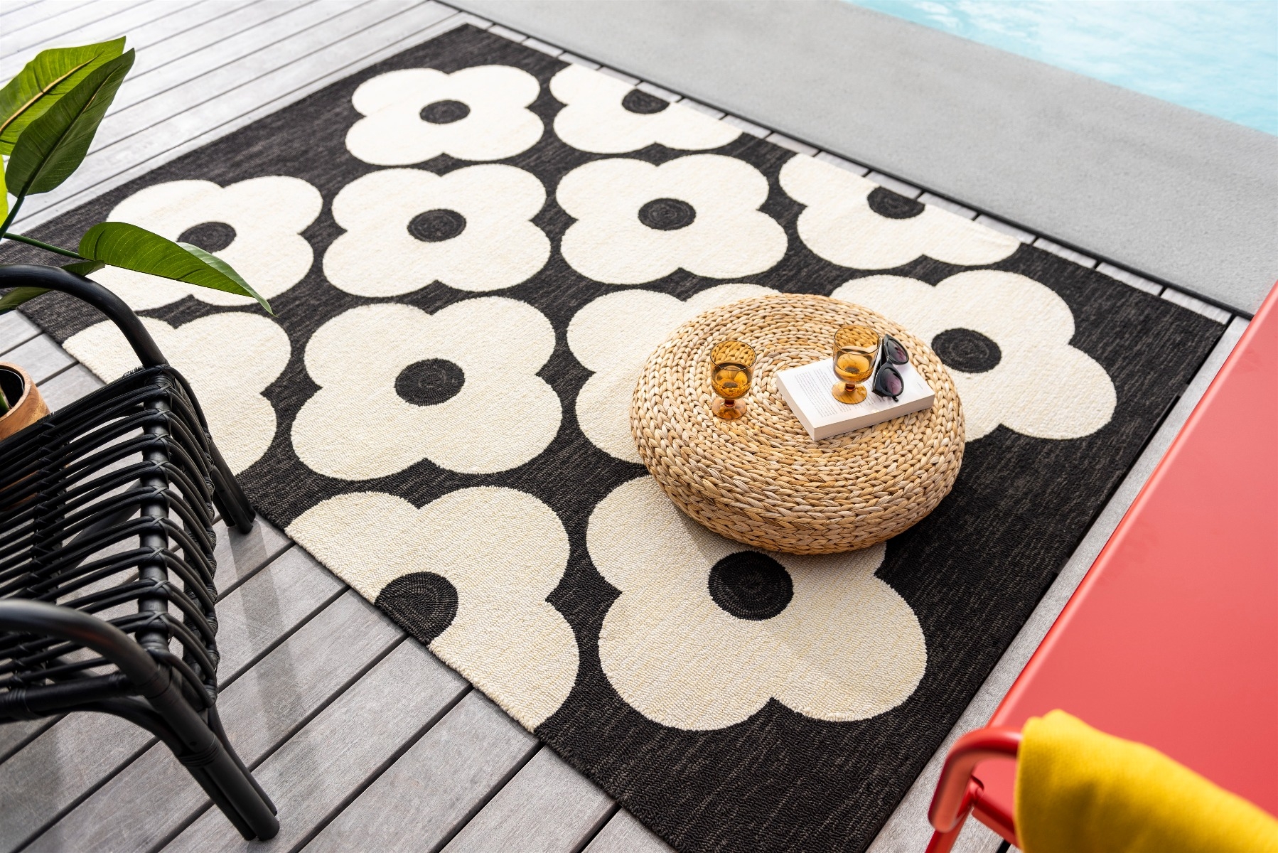 Dandelion Black Outdoor Rug