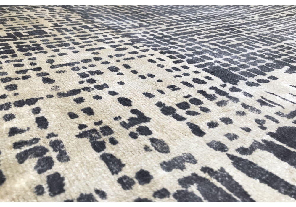 Outline Viscose Handwoven Luxury Rug