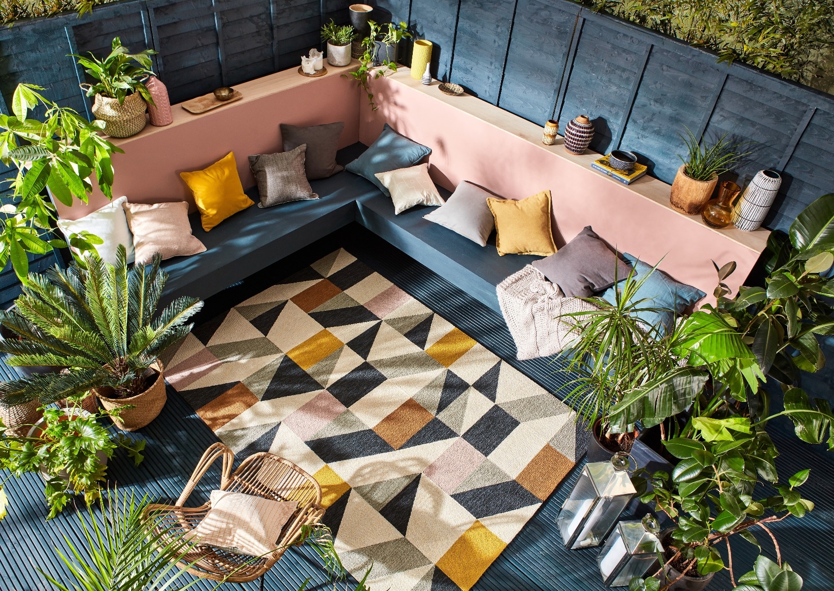 Geometric Multi Outdoor Hand-Woven Rug | Size: 200 x 280 cm