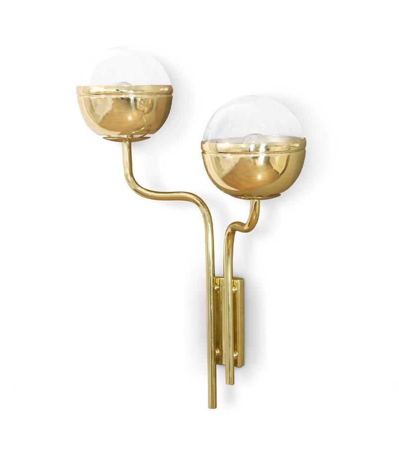Sleek Brass Modern Wall Light