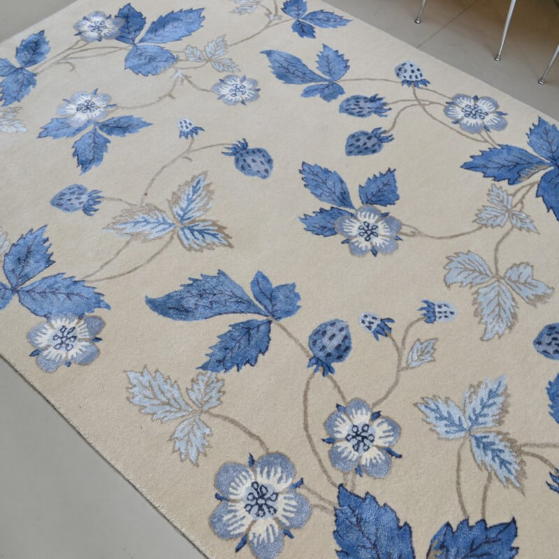 Wild Strawberry Cream Hand-Woven Rug | Size: 200 x 280 cm