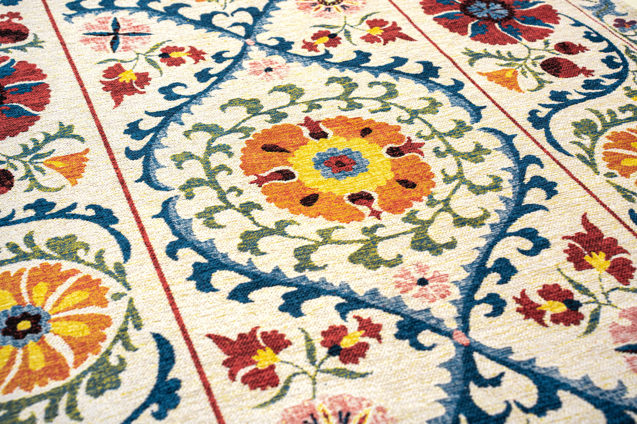 Classic Suzani Pattern Rug | Size: 200 x 280 cm