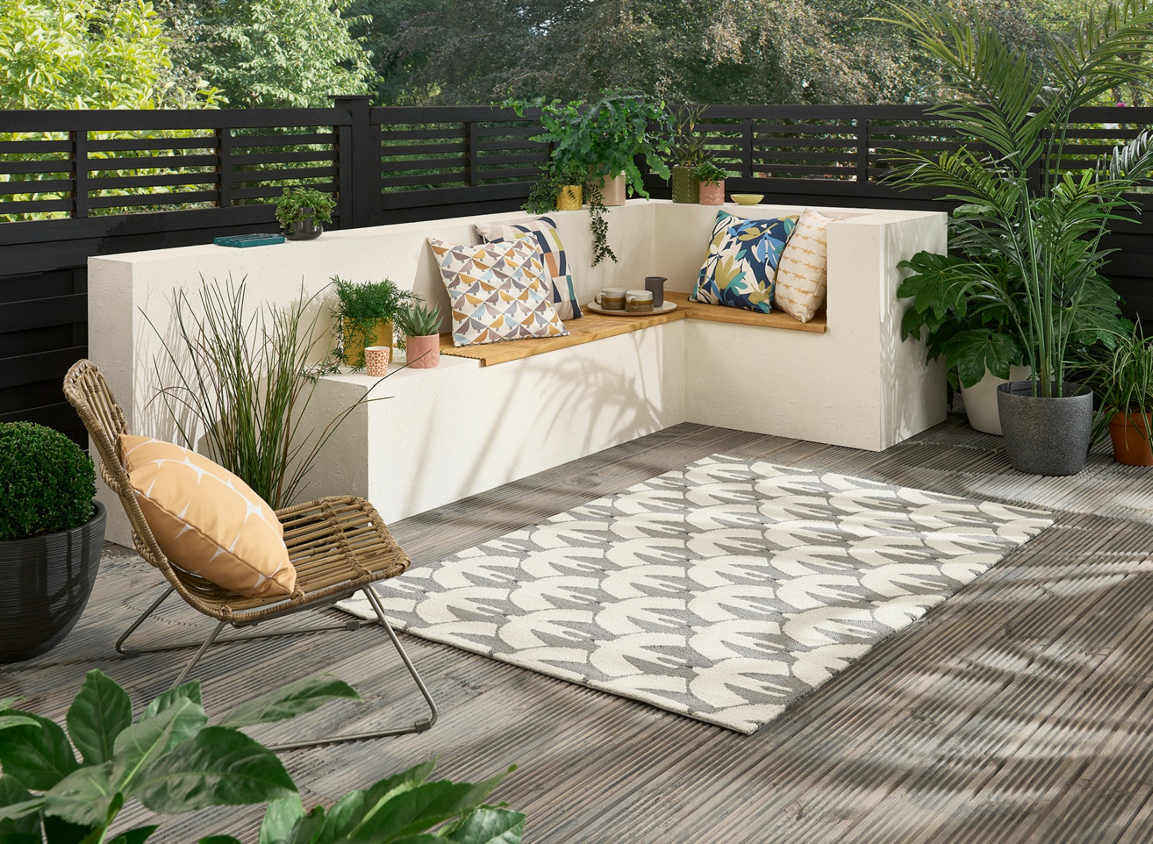 Birds Grey & Beige Outdoor Hand-Woven Rug