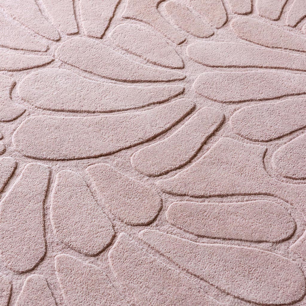 Petal Design Chalk Pink Rug | Size: 200 x 280 cm