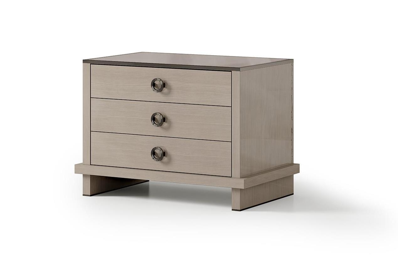 Three-Drawer Nightstand 80 cm