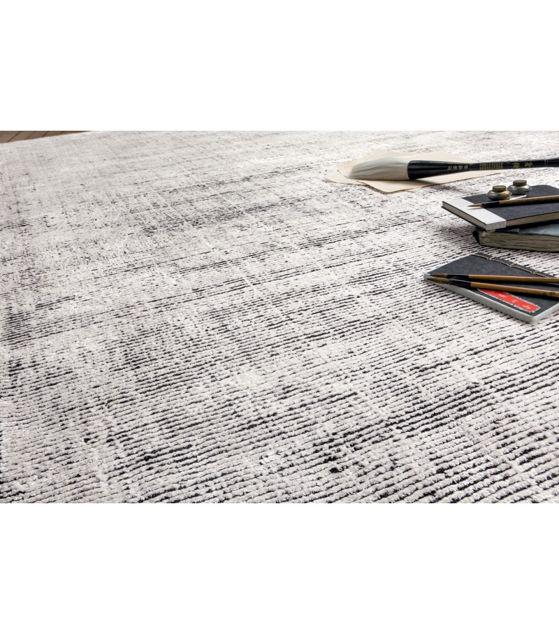 Silver Viscose / Wool Handwoven Luxury Rug | Colour: Black & White | Size: 250 x 350 cm
