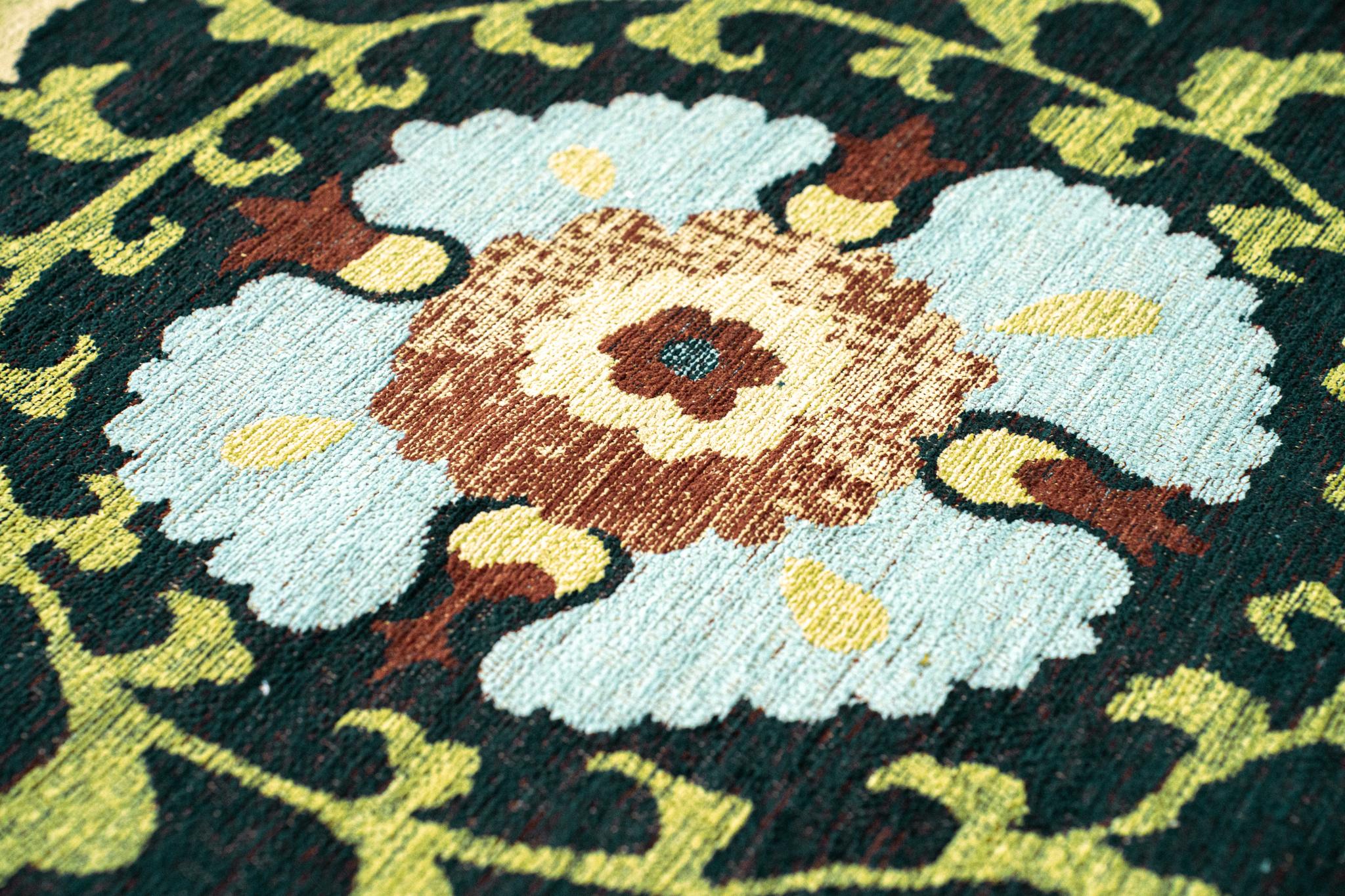 European-Inspired Suzani Rug | Size: 280 x 390 cm