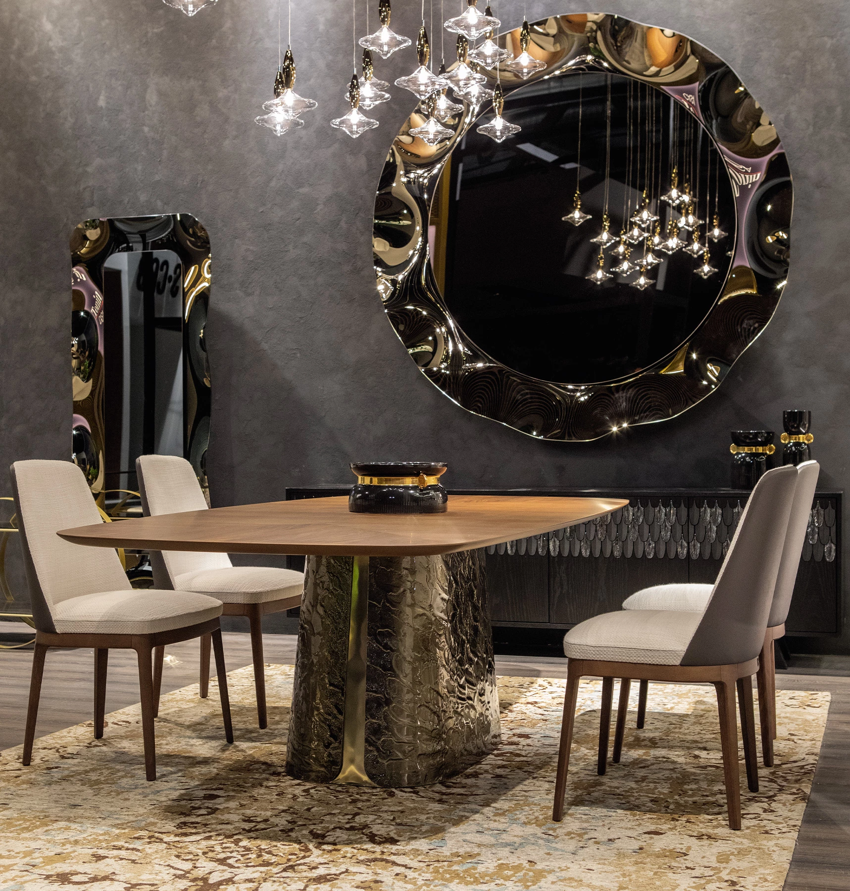 Adone Table