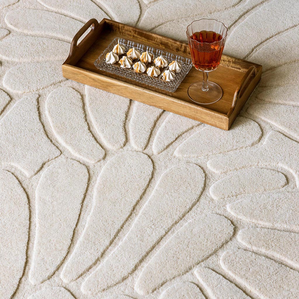 Petal Design Ivory Cream Rug | Size: 250 x 350 cm