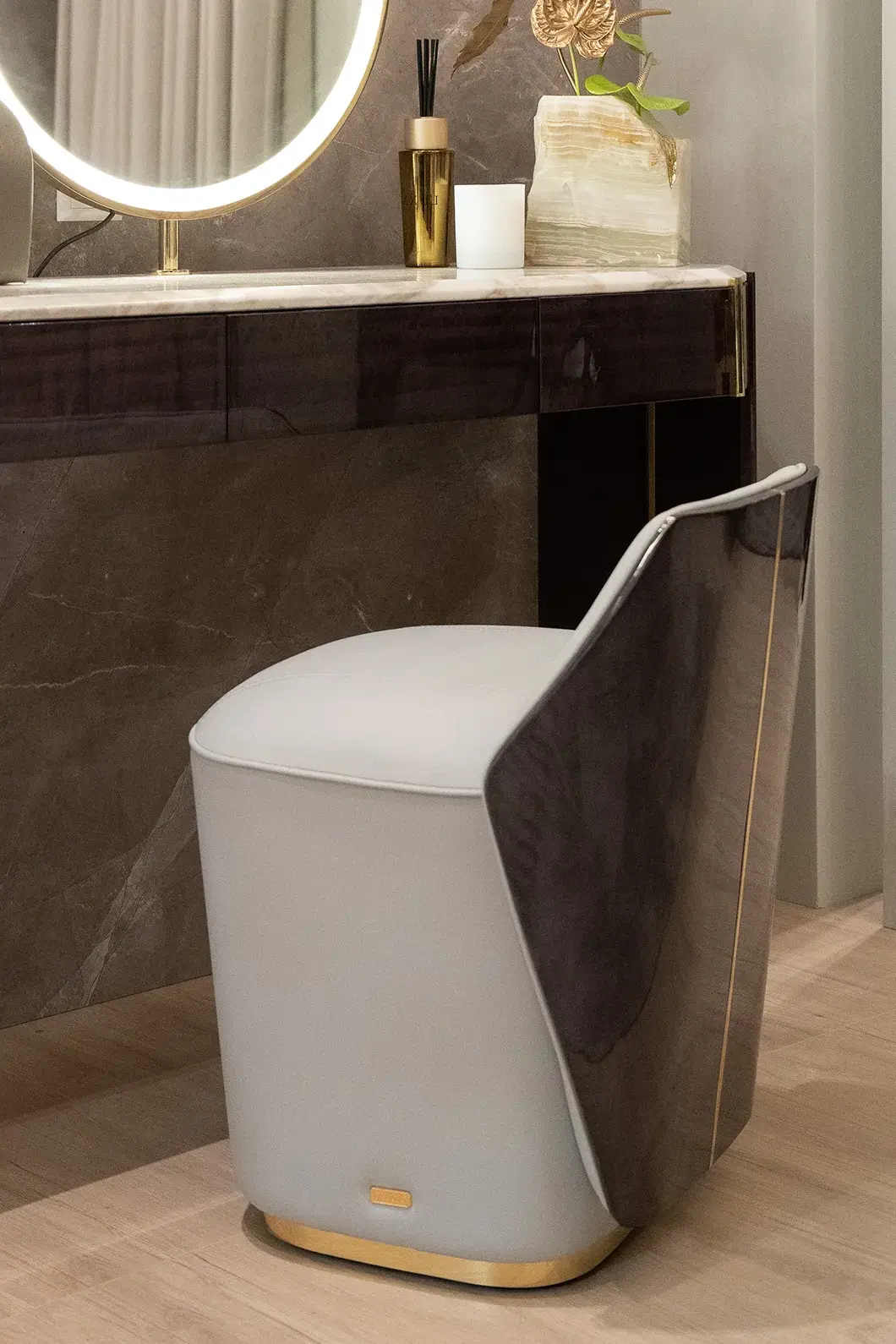 Zenith Stool