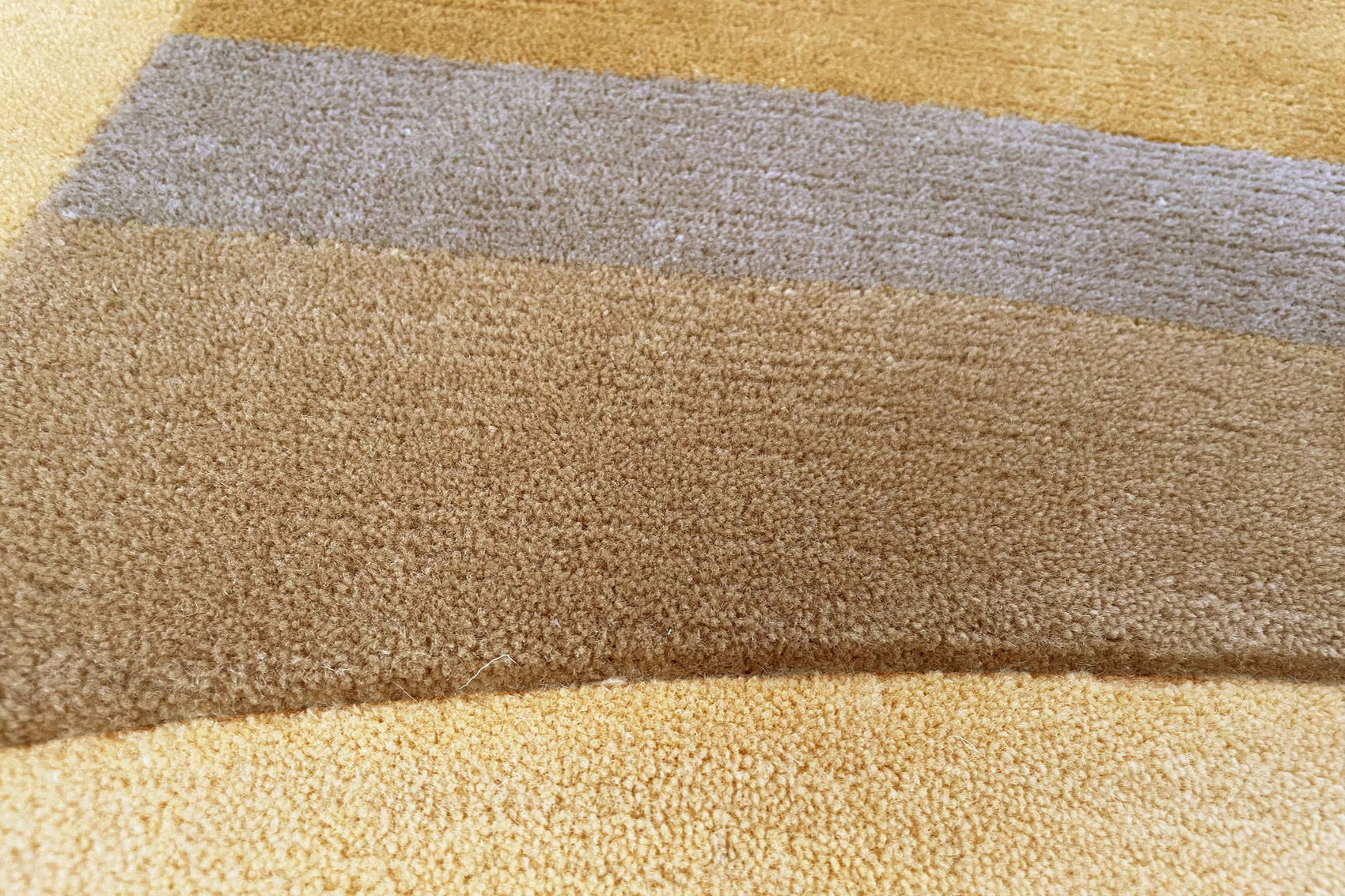 Geometric Wool Handwoven Luxury Rug | Size: 200 x 300 cm